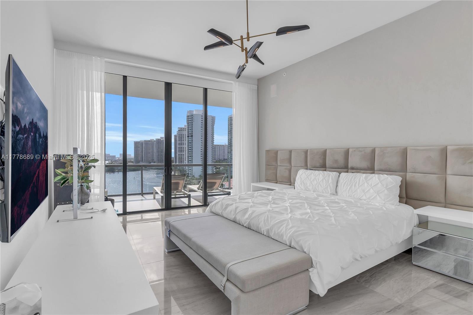 3300 NE 188th St Unit: LPH12