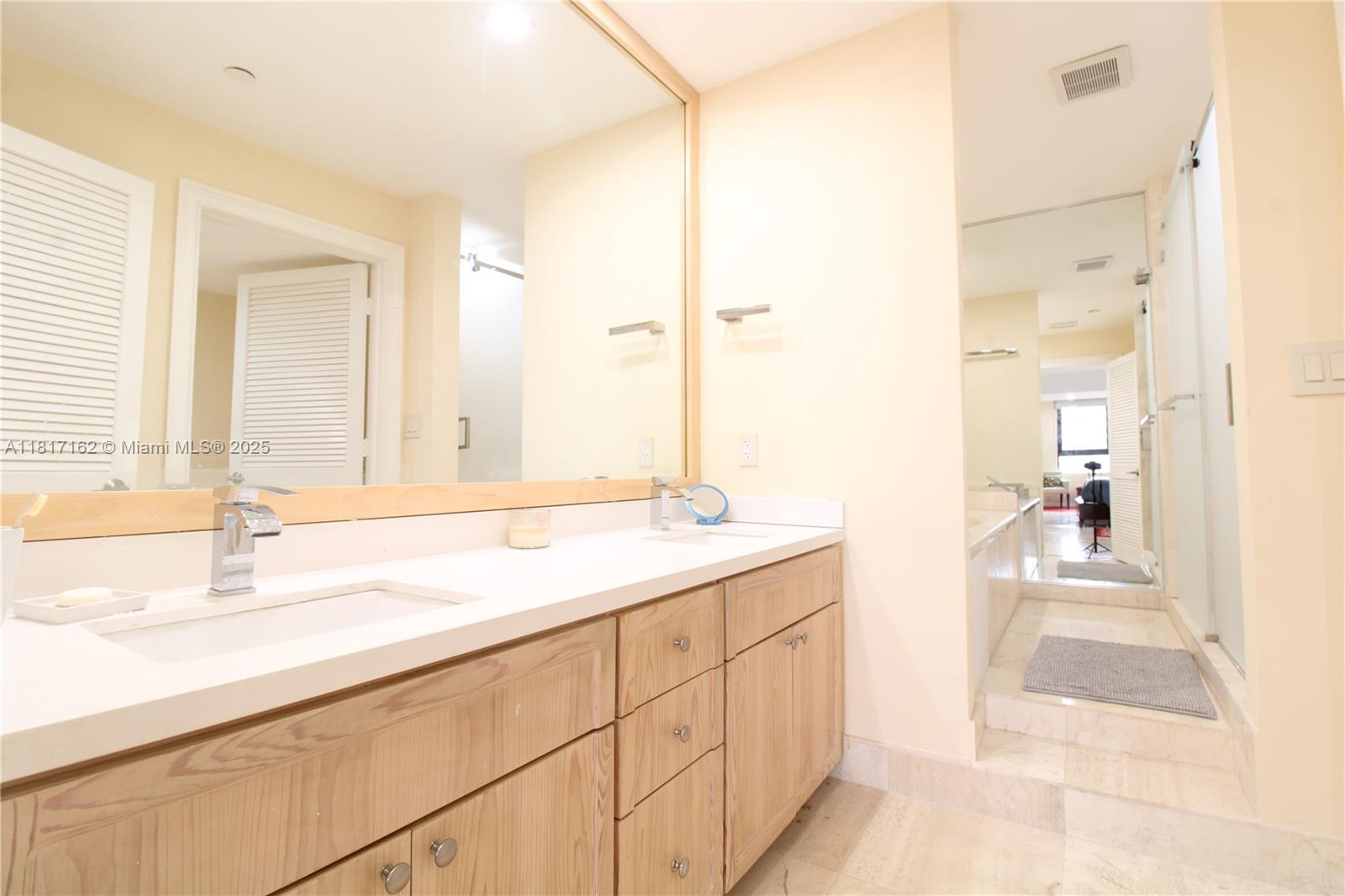 151 Crandon Blvd # 702