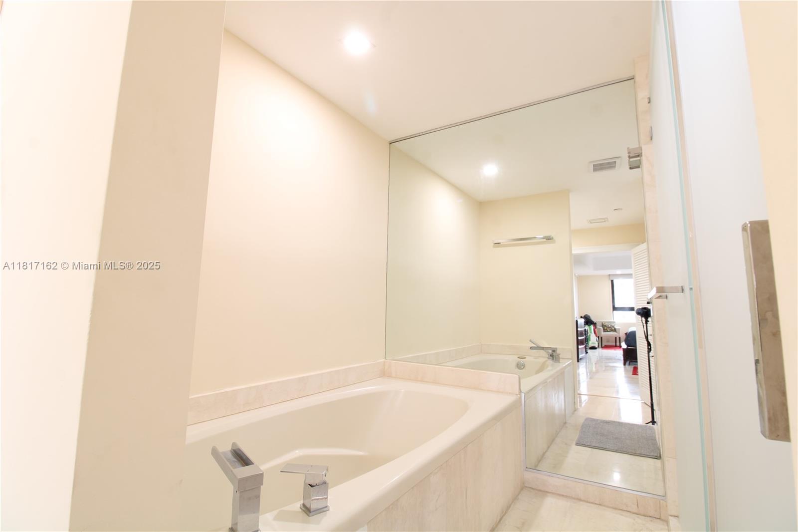 151 Crandon Blvd # 702