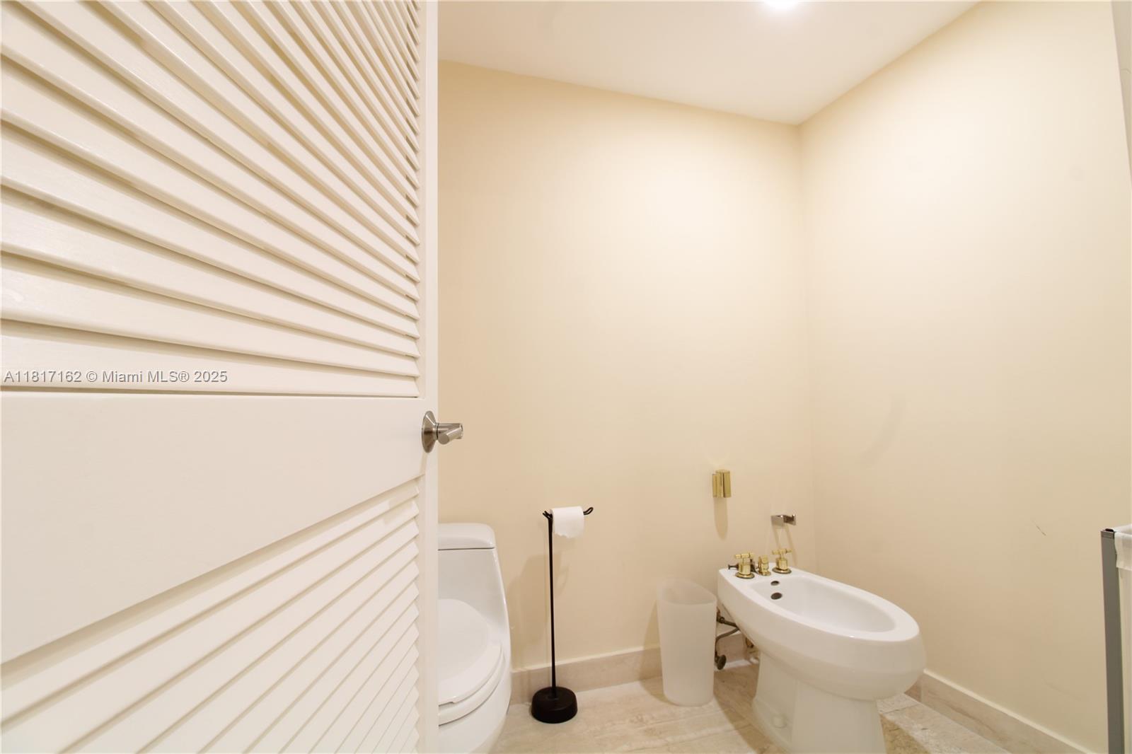 151 Crandon Blvd # 702