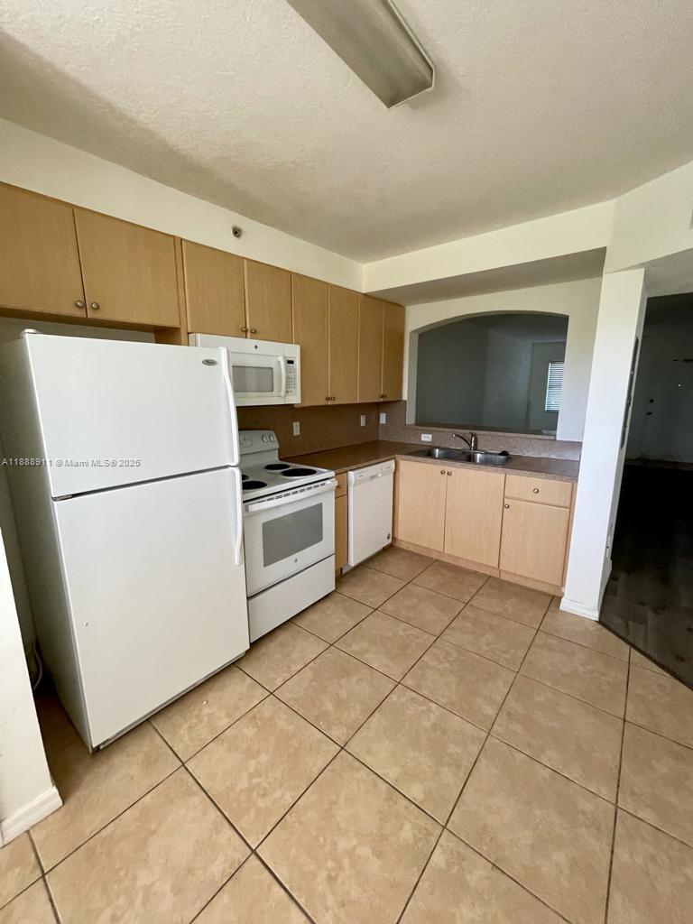 22701 SW 88 PL # 9 Unit: 204-9