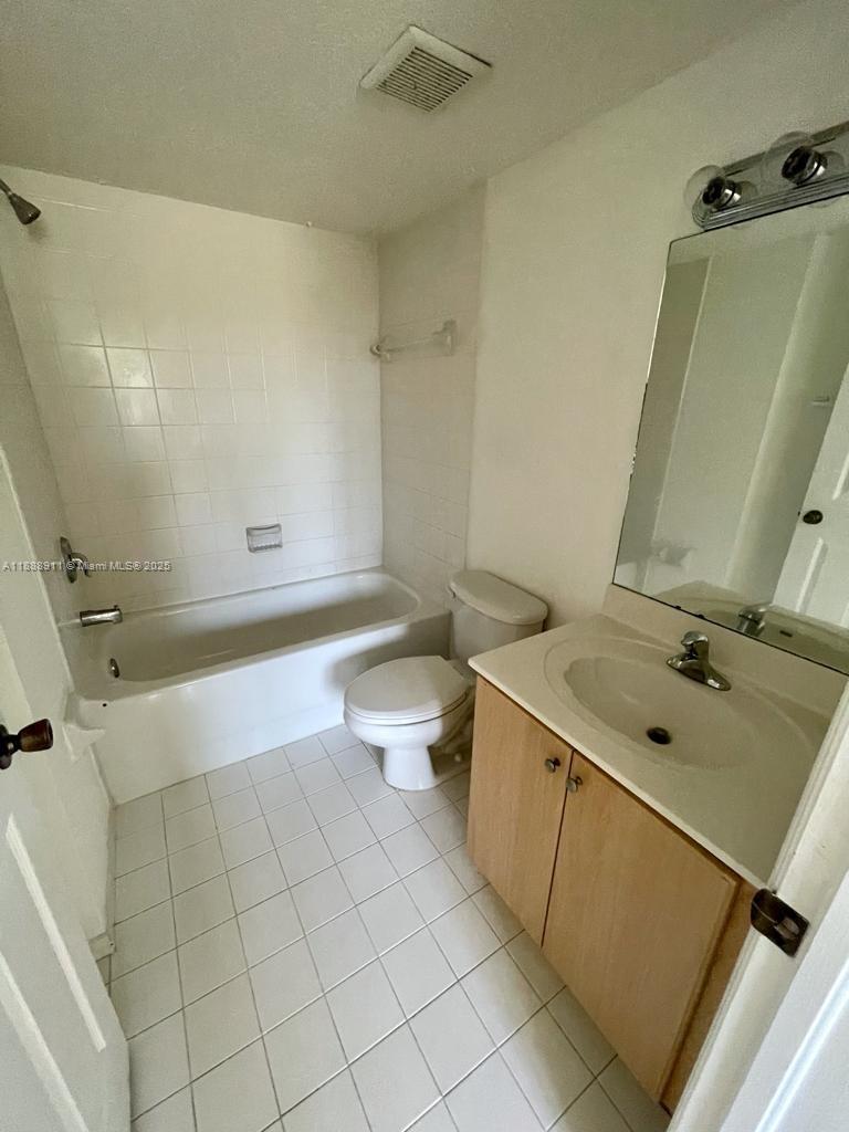 22701 SW 88 PL # 9 Unit: 204-9