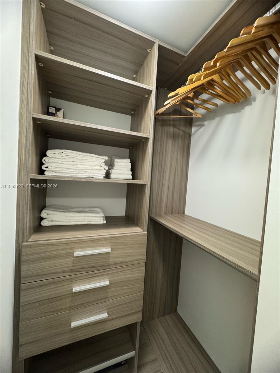 1300 Brickell Bay Dr # 2504