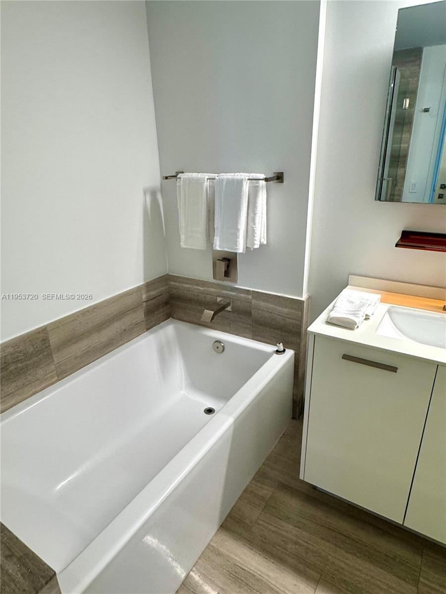 1300 Brickell Bay Dr # 2504