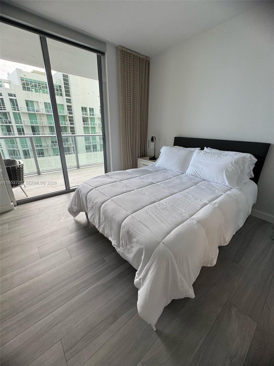 1300 Brickell Bay Dr # 2504