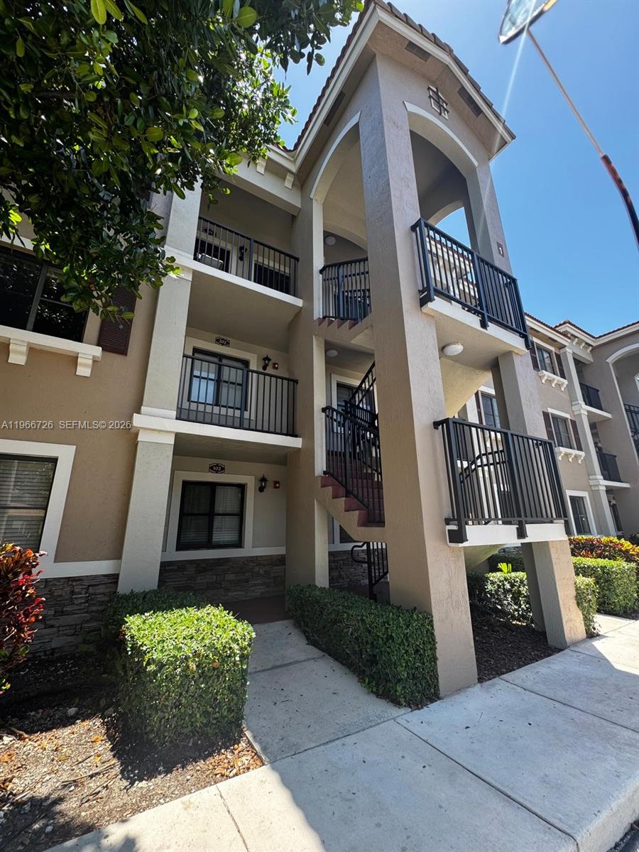 22621 SW 88th Pl # 8 Unit: 302-8
