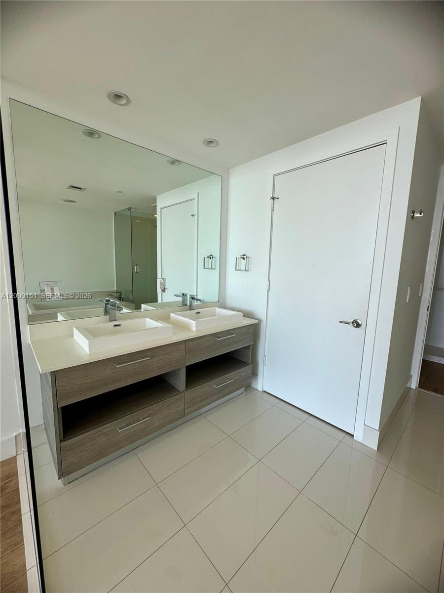 650 NE 32 street # 1805