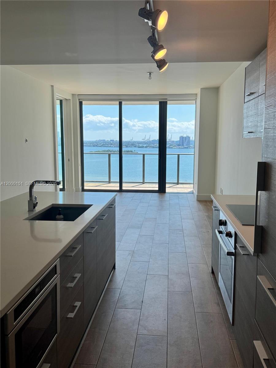650 NE 32 street # 1805