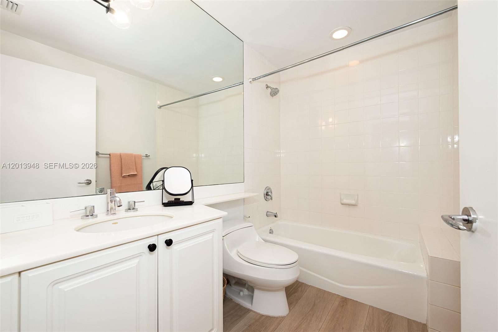 733 Crandon Blvd # 406