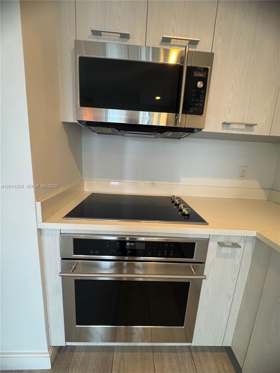 45 SW 9th St # 1104