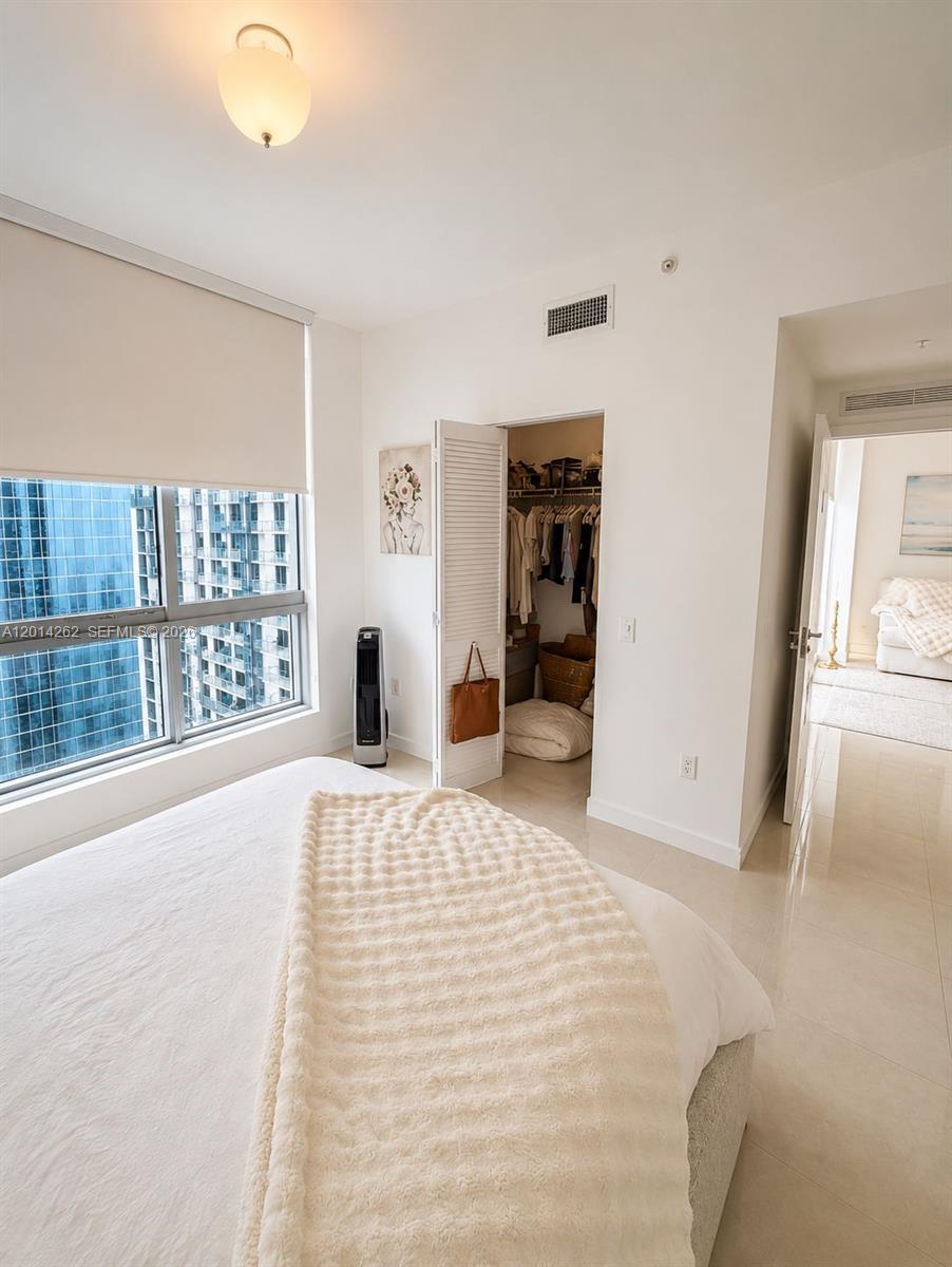 300 S Biscayne Blvd # 3701 Unit: T-3701