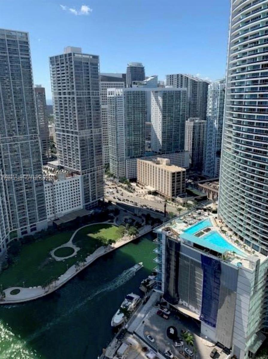 300 S Biscayne Blvd # 3701 Unit: T-3701
