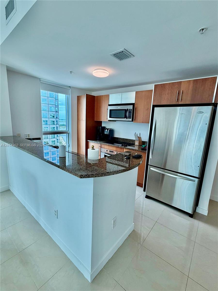 300 S Biscayne Blvd # 3701 Unit: T-3701