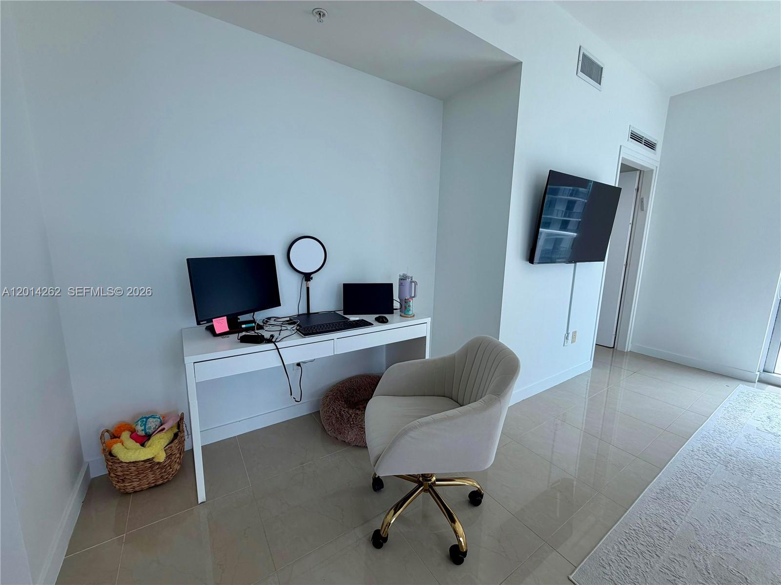 300 S Biscayne Blvd # 3701 Unit: T-3701