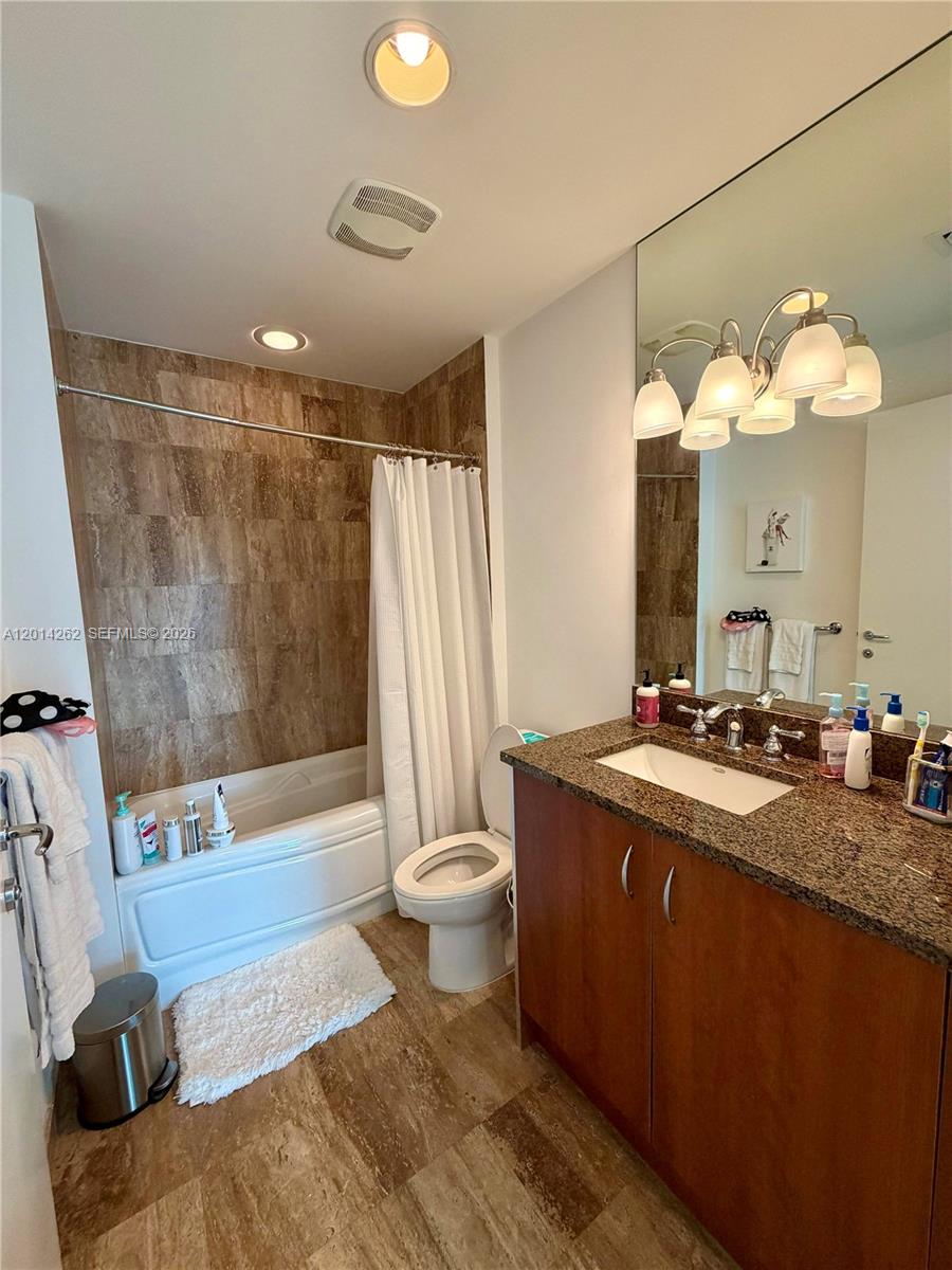 300 S Biscayne Blvd # 3701 Unit: T-3701