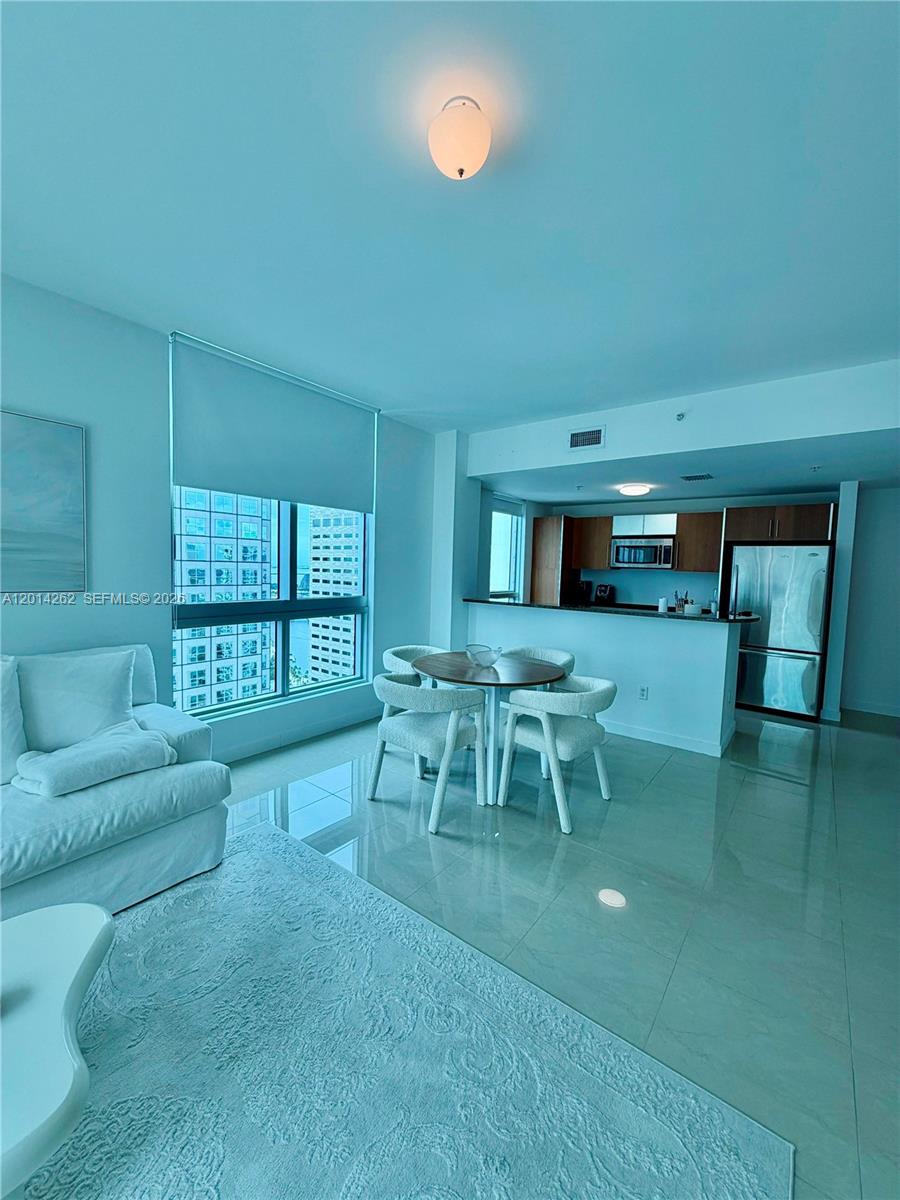 300 S Biscayne Blvd # 3701 Unit: T-3701