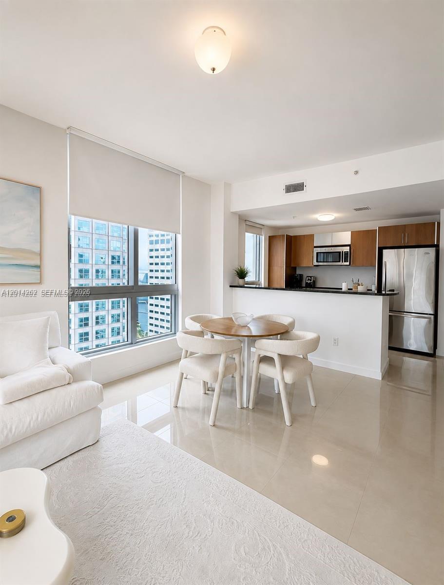 300 S Biscayne Blvd # 3701 Unit: T-3701