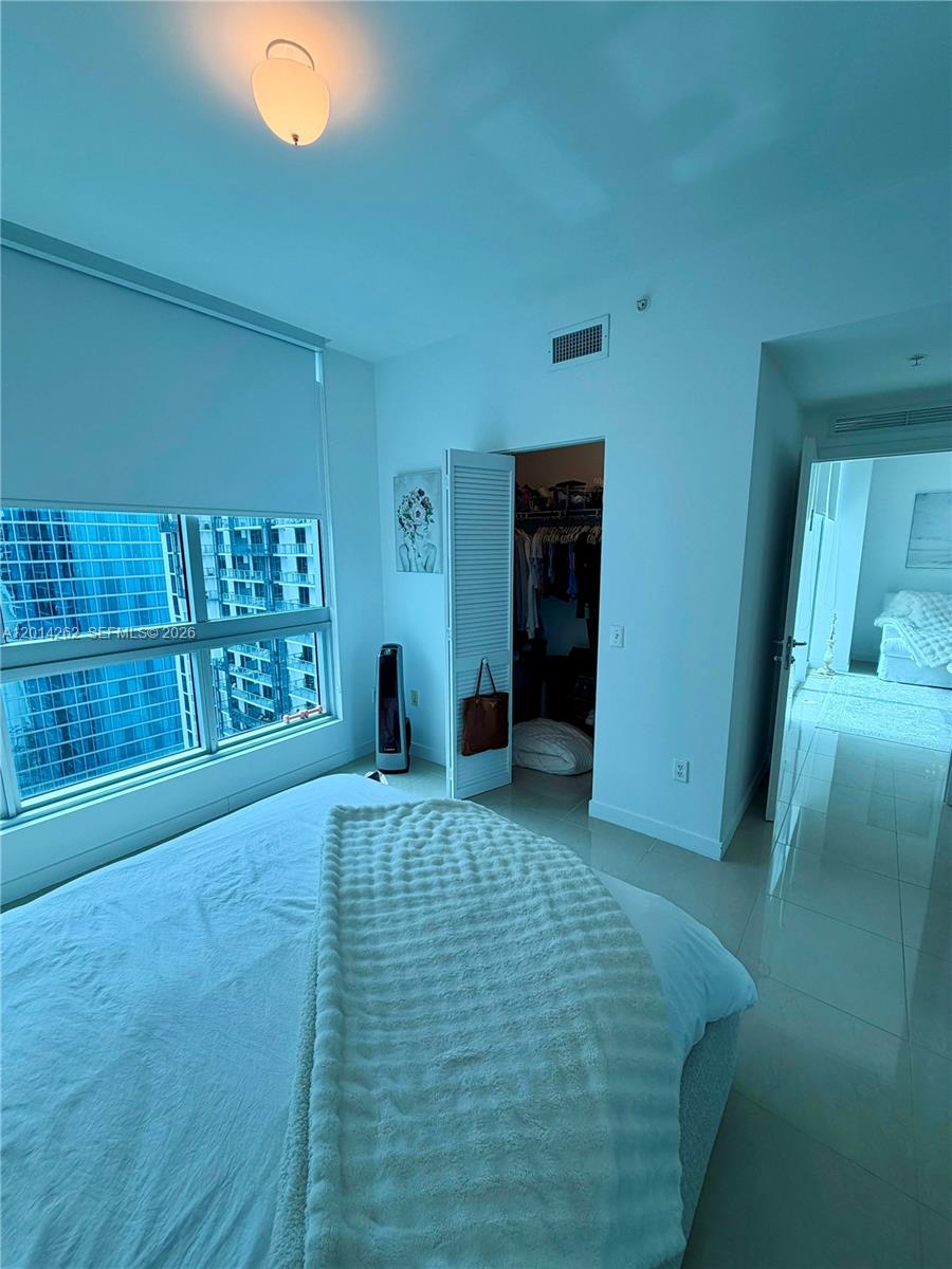 300 S Biscayne Blvd # 3701 Unit: T-3701
