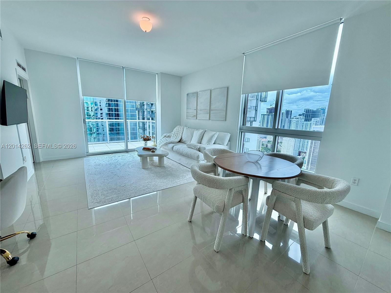 300 S Biscayne Blvd # 3701 Unit: T-3701