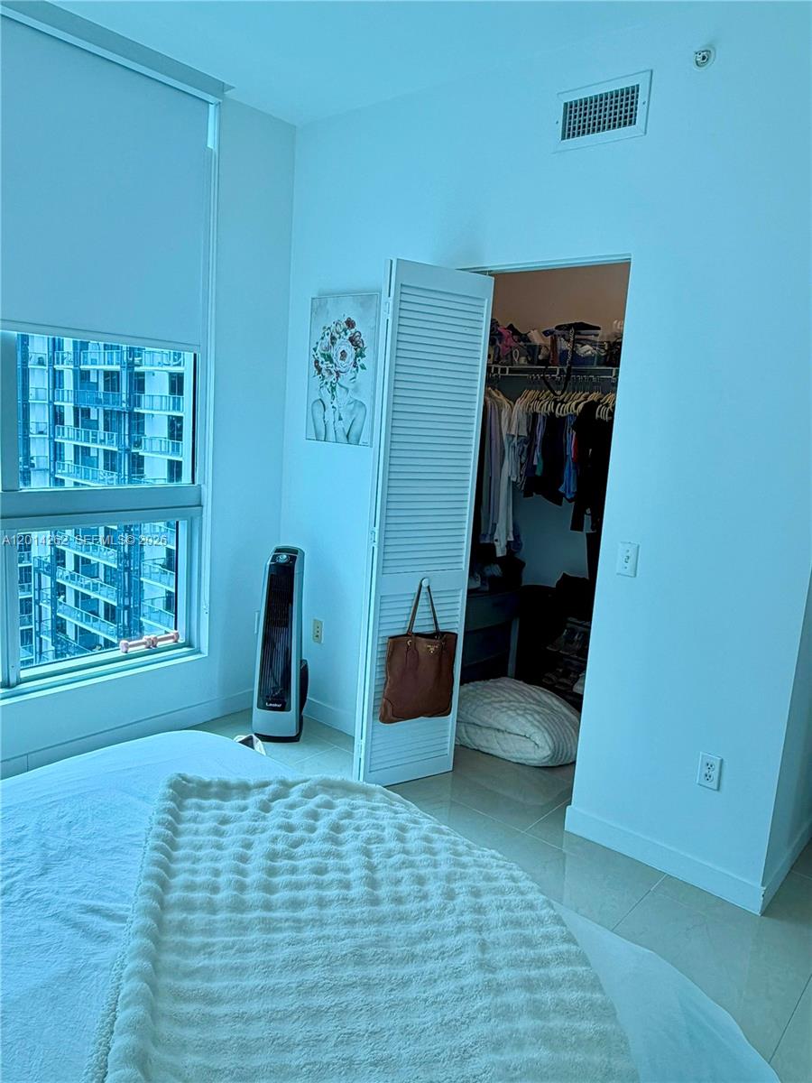 300 S Biscayne Blvd # 3701 Unit: T-3701