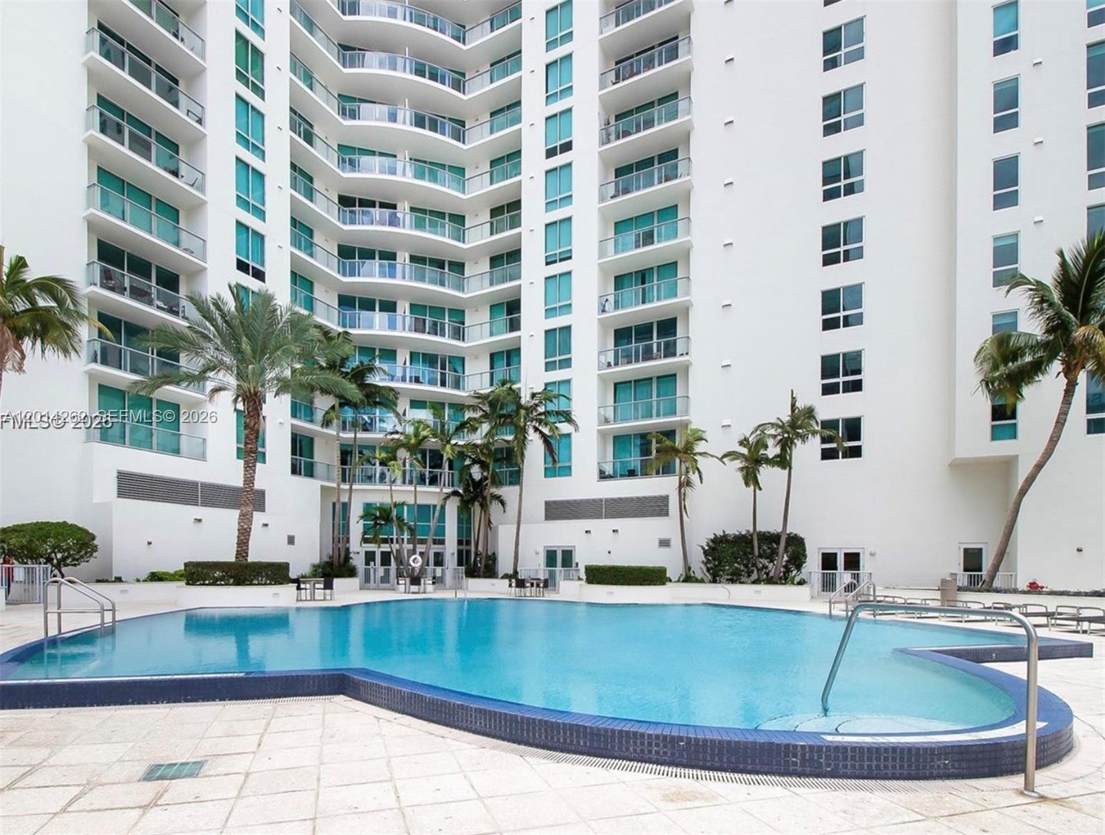 300 S Biscayne Blvd # 3701 Unit: T-3701