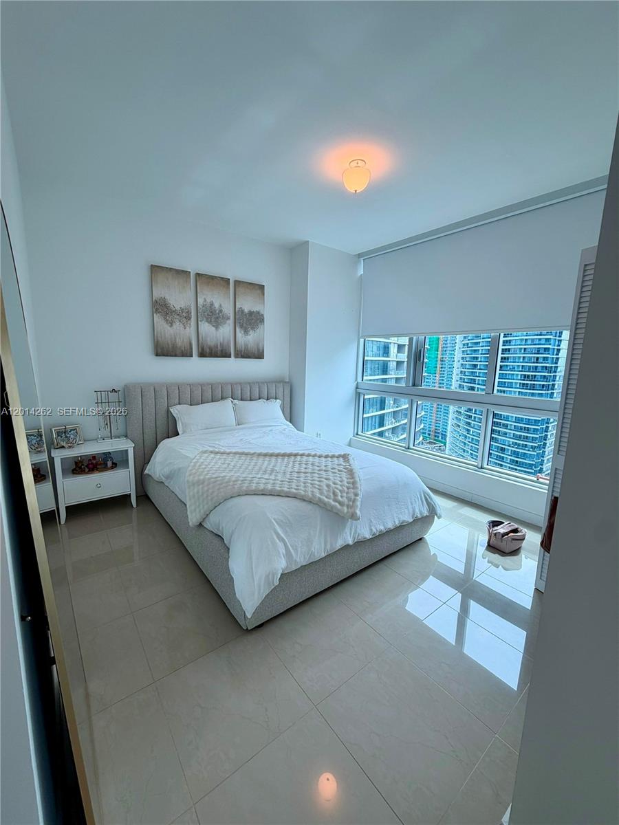 300 S Biscayne Blvd # 3701 Unit: T-3701