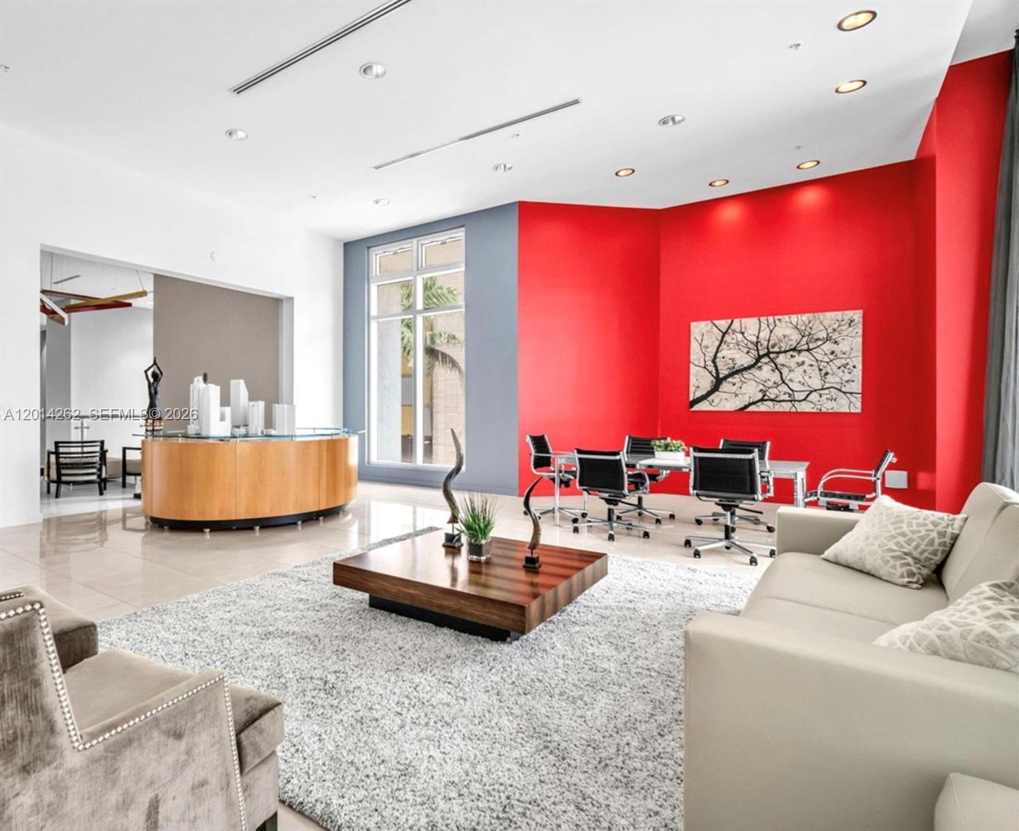 300 S Biscayne Blvd # 3701 Unit: T-3701
