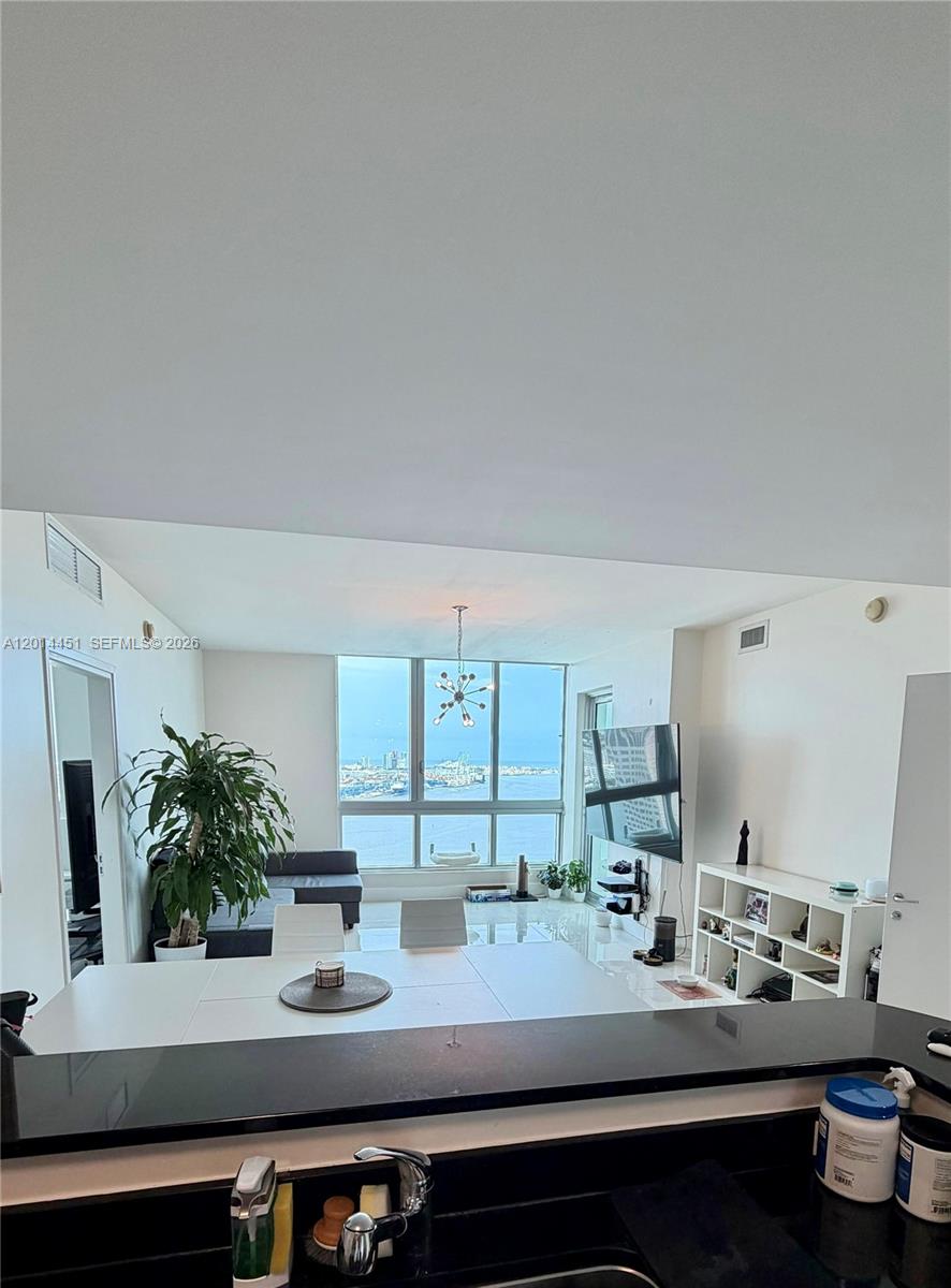 300 S Biscayne Blvd # 3212 Unit: T-3212