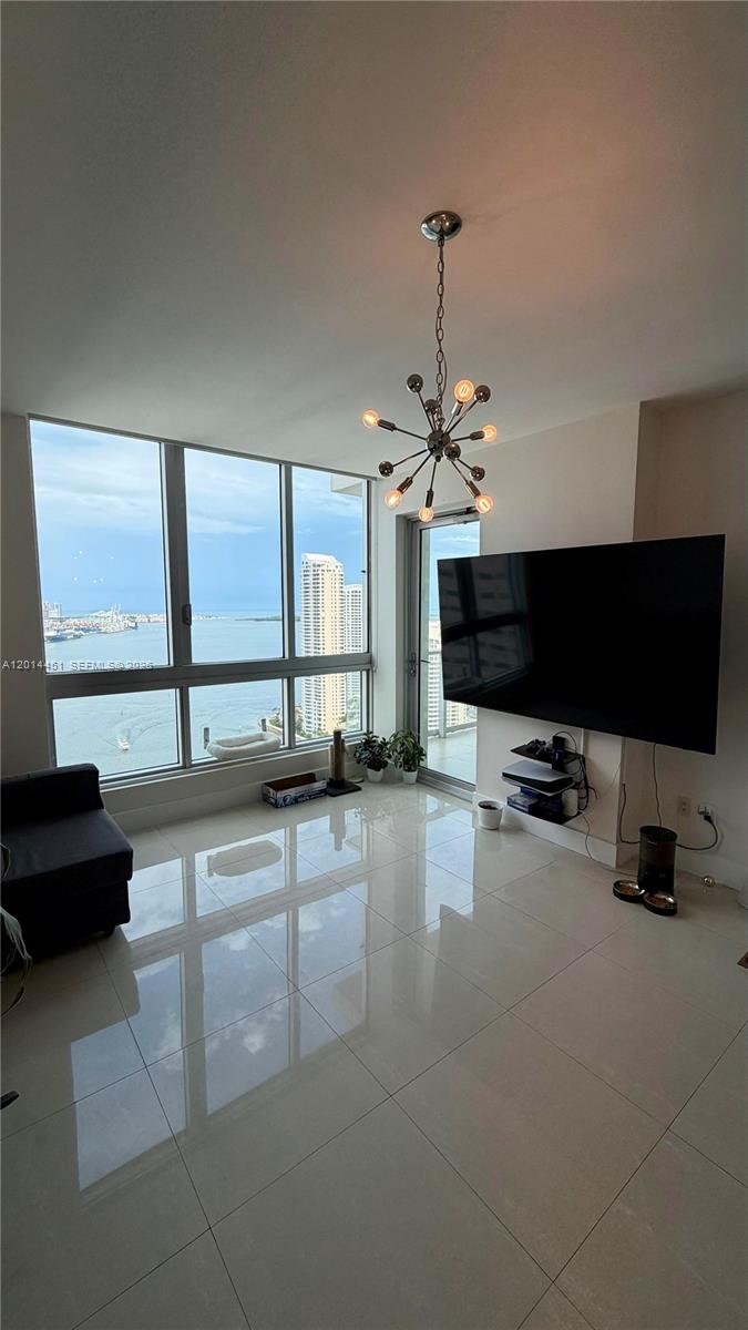 300 S Biscayne Blvd # 3212 Unit: T-3212
