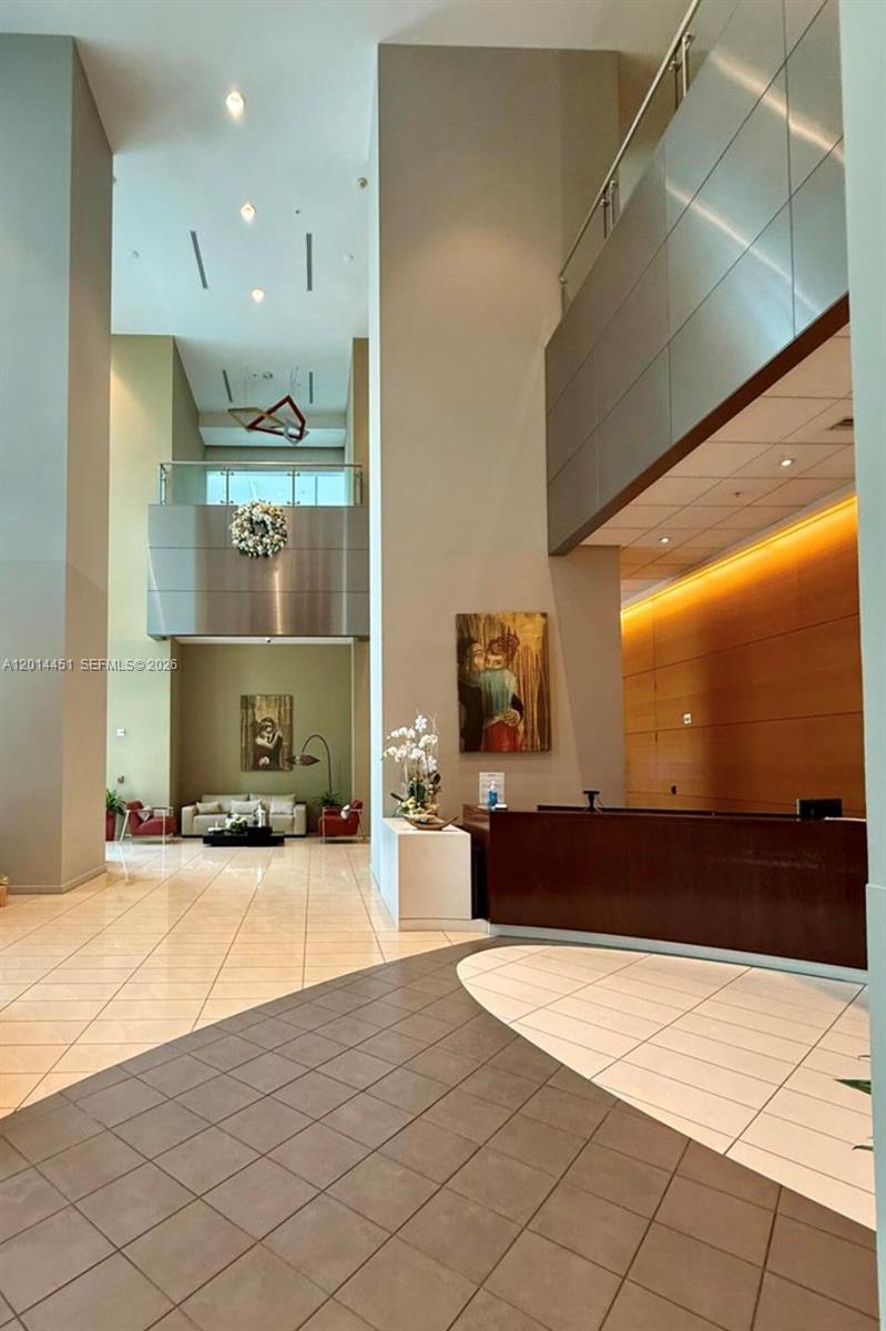 300 S Biscayne Blvd # 3212 Unit: T-3212
