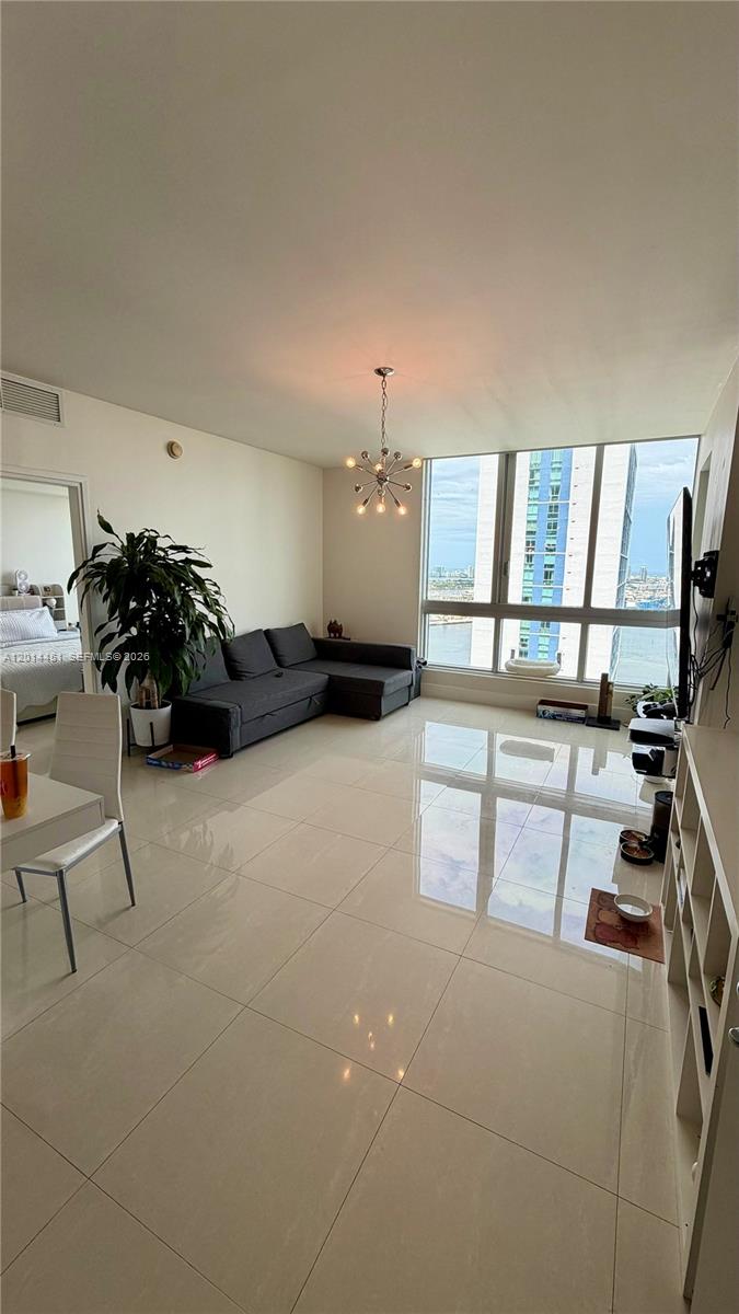 300 S Biscayne Blvd # 3212 Unit: T-3212