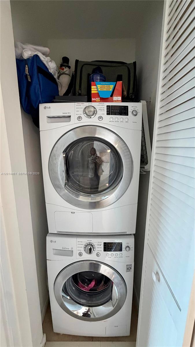 300 S Biscayne Blvd # 3212 Unit: T-3212