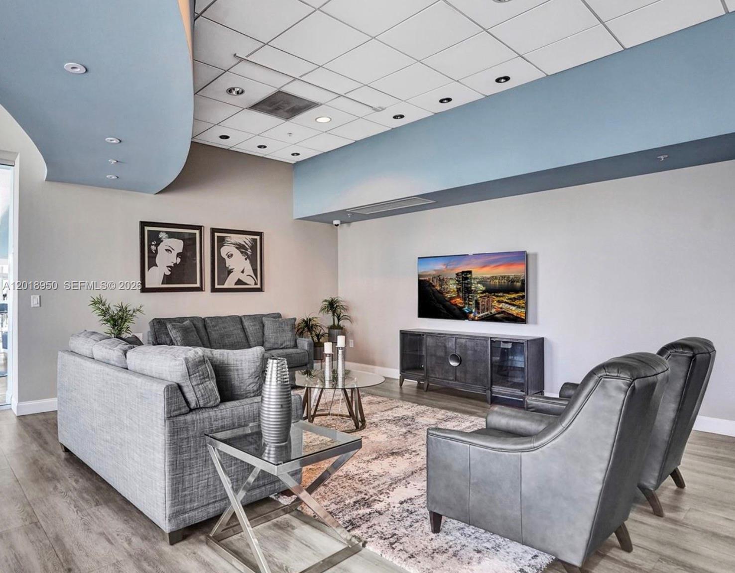 300 S Biscayne Blvd # 1606 Unit: T-1606