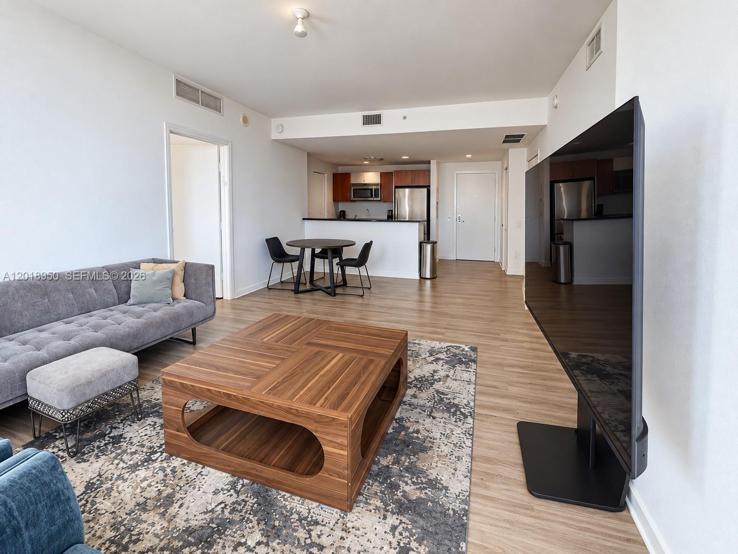 300 S Biscayne Blvd # 1606 Unit: T-1606