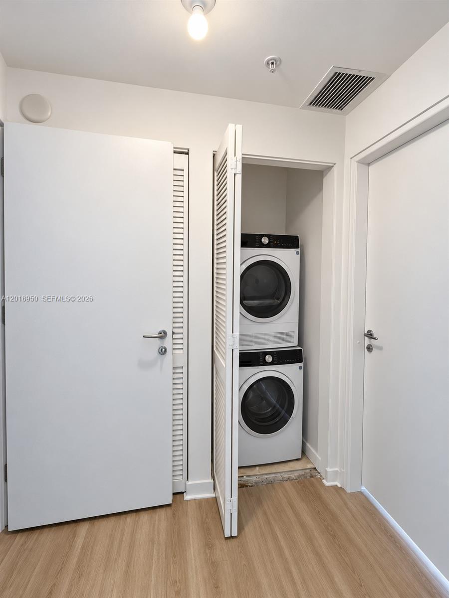 300 S Biscayne Blvd # 1606 Unit: T-1606