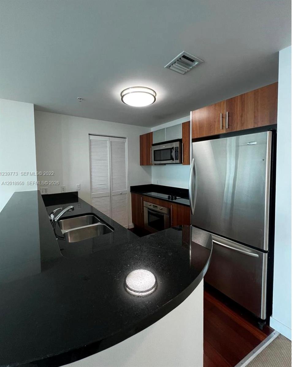 300 S Biscayne Blvd # 1606 Unit: T-1606