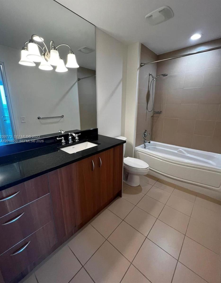 300 S Biscayne Blvd # 1606 Unit: T-1606