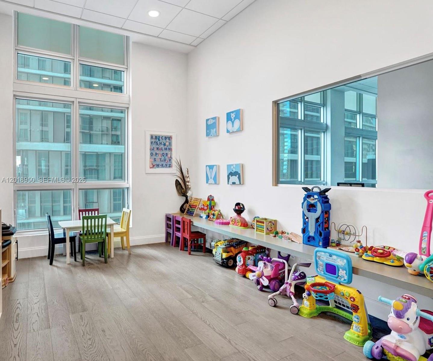 300 S Biscayne Blvd # 1606 Unit: T-1606