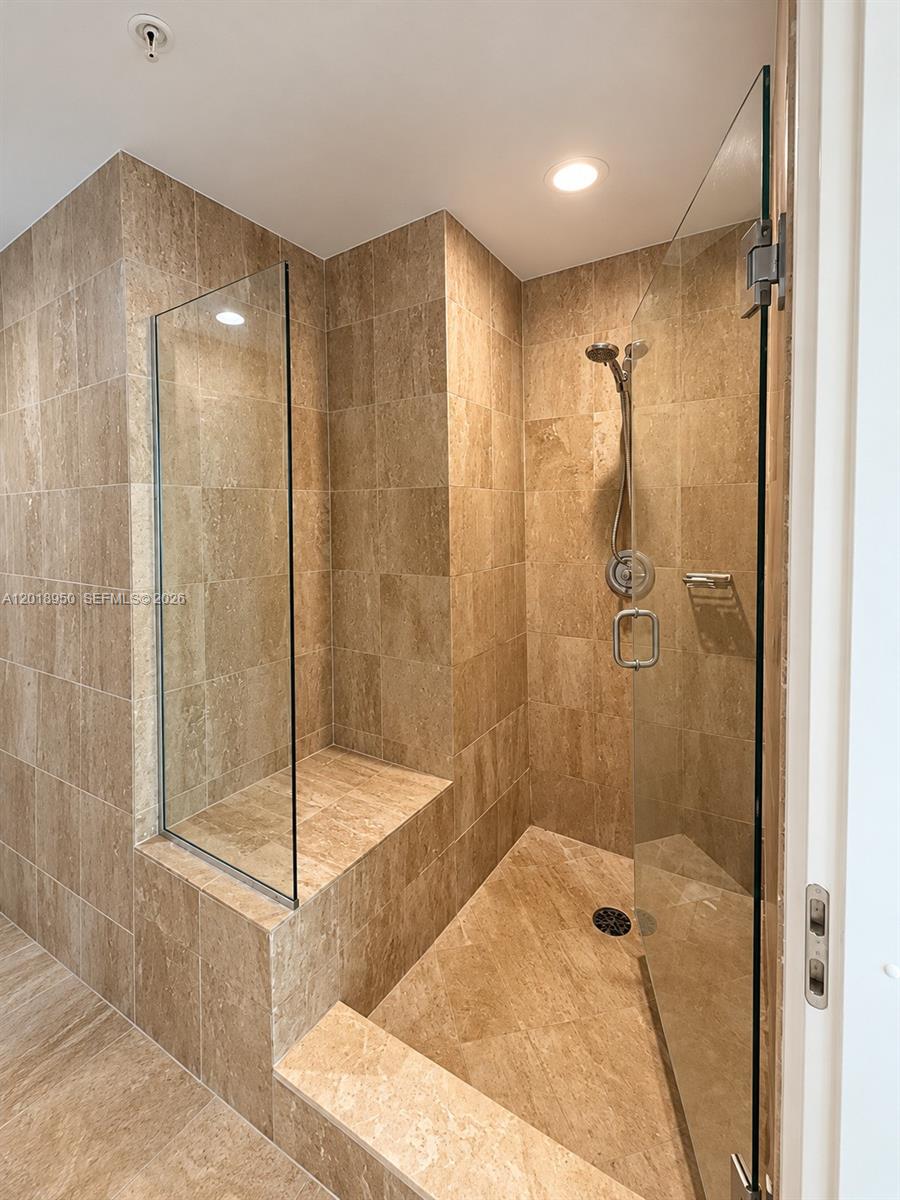 300 S Biscayne Blvd # 1606 Unit: T-1606