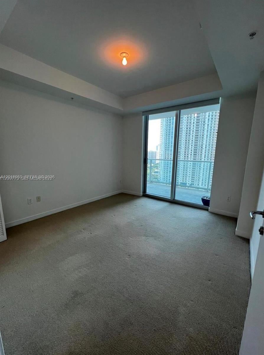 300 S Biscayne Blvd # 1606 Unit: T-1606