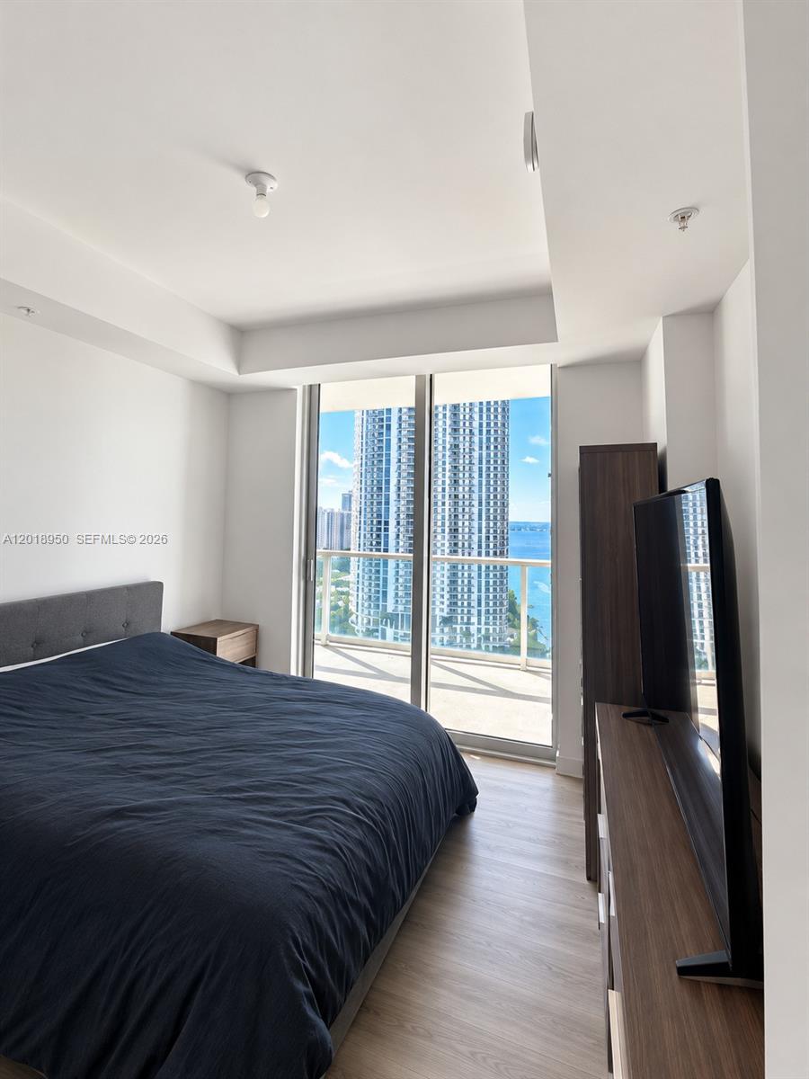 300 S Biscayne Blvd # 1606 Unit: T-1606