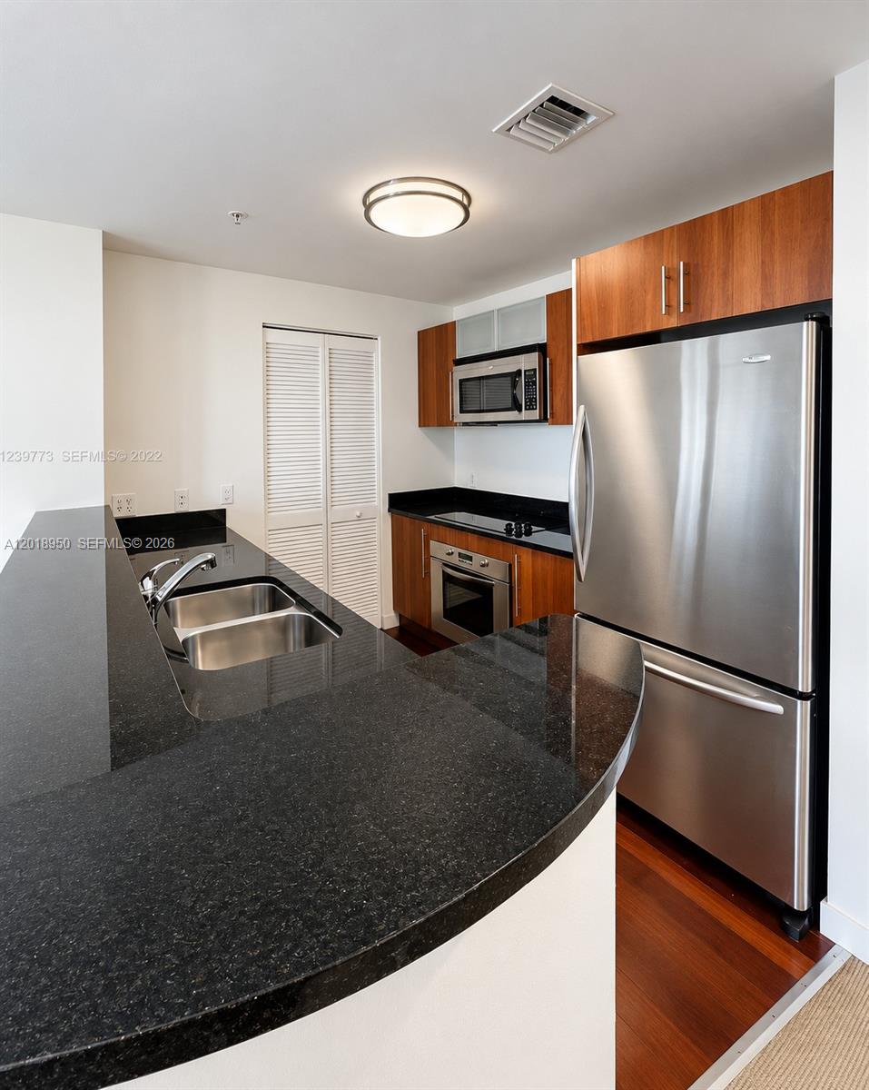 300 S Biscayne Blvd # 1606 Unit: T-1606