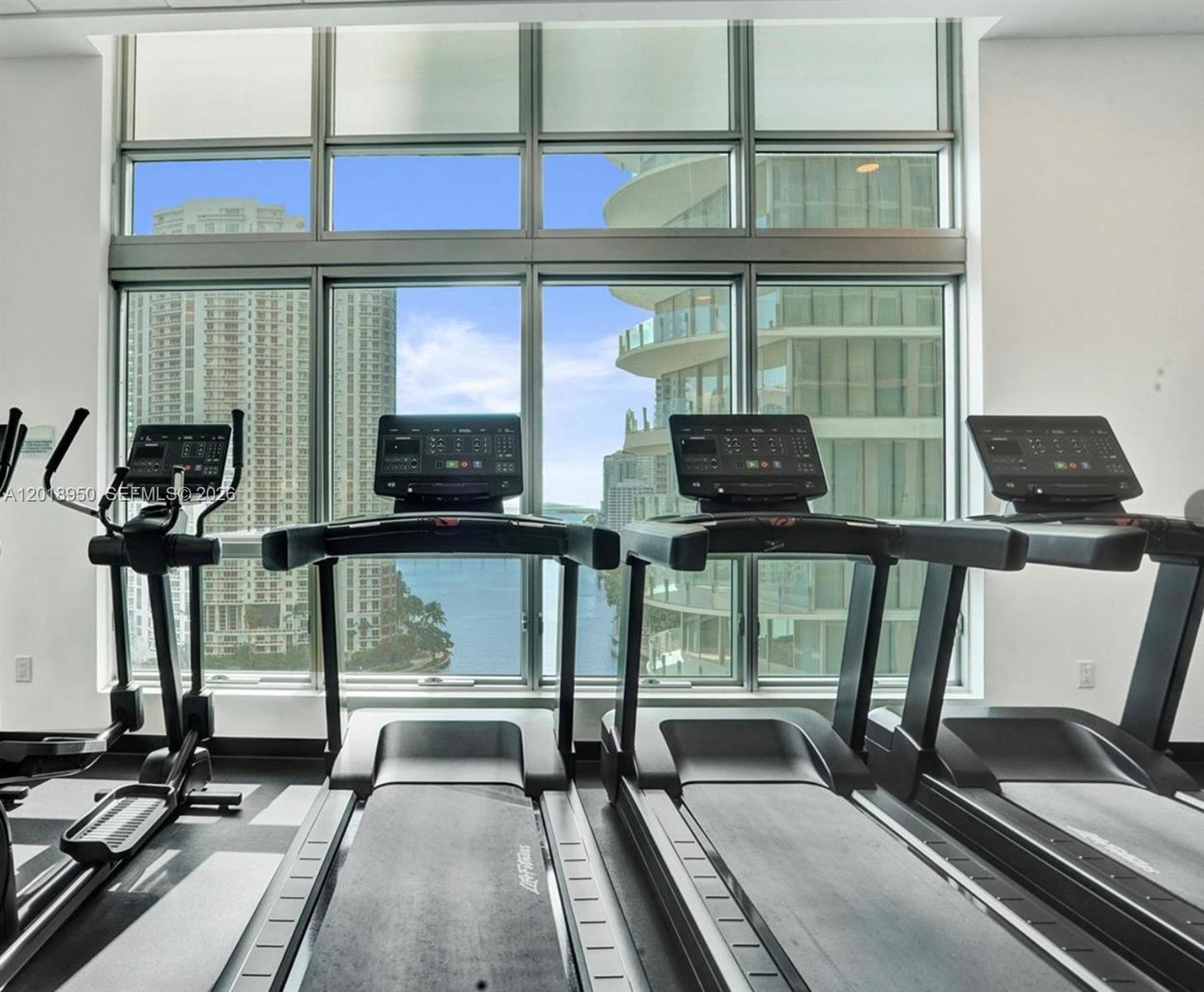 300 S Biscayne Blvd # 1606 Unit: T-1606