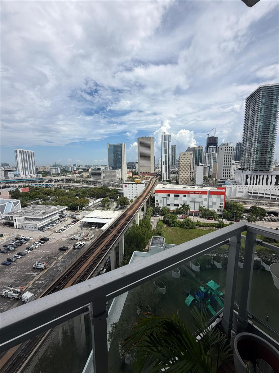90 SW 3rd St # 1811