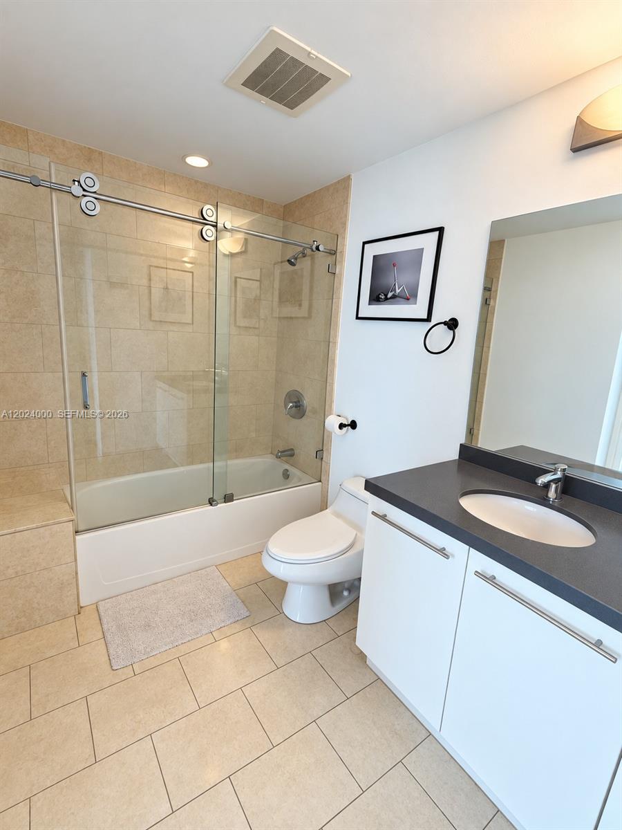 90 SW 3rd St # 1811