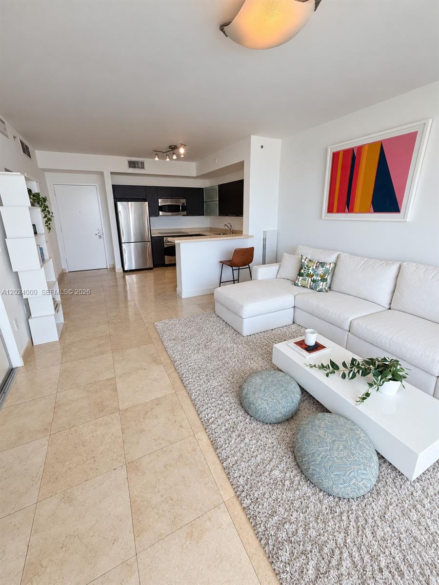 90 SW 3rd St 1811 Miami Fl Us 33130 E9e9eb5d2160d191a013e199d9253337