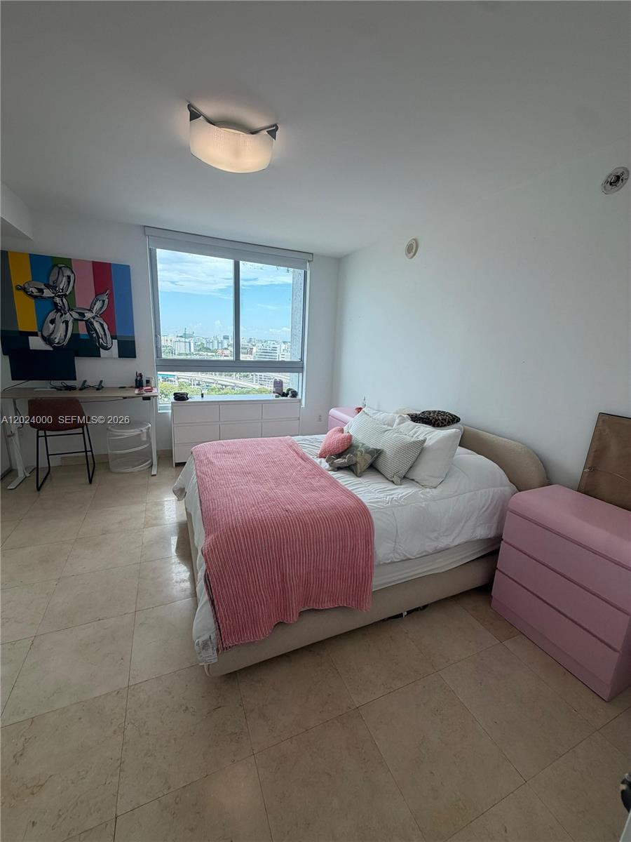 90 SW 3rd St # 1811