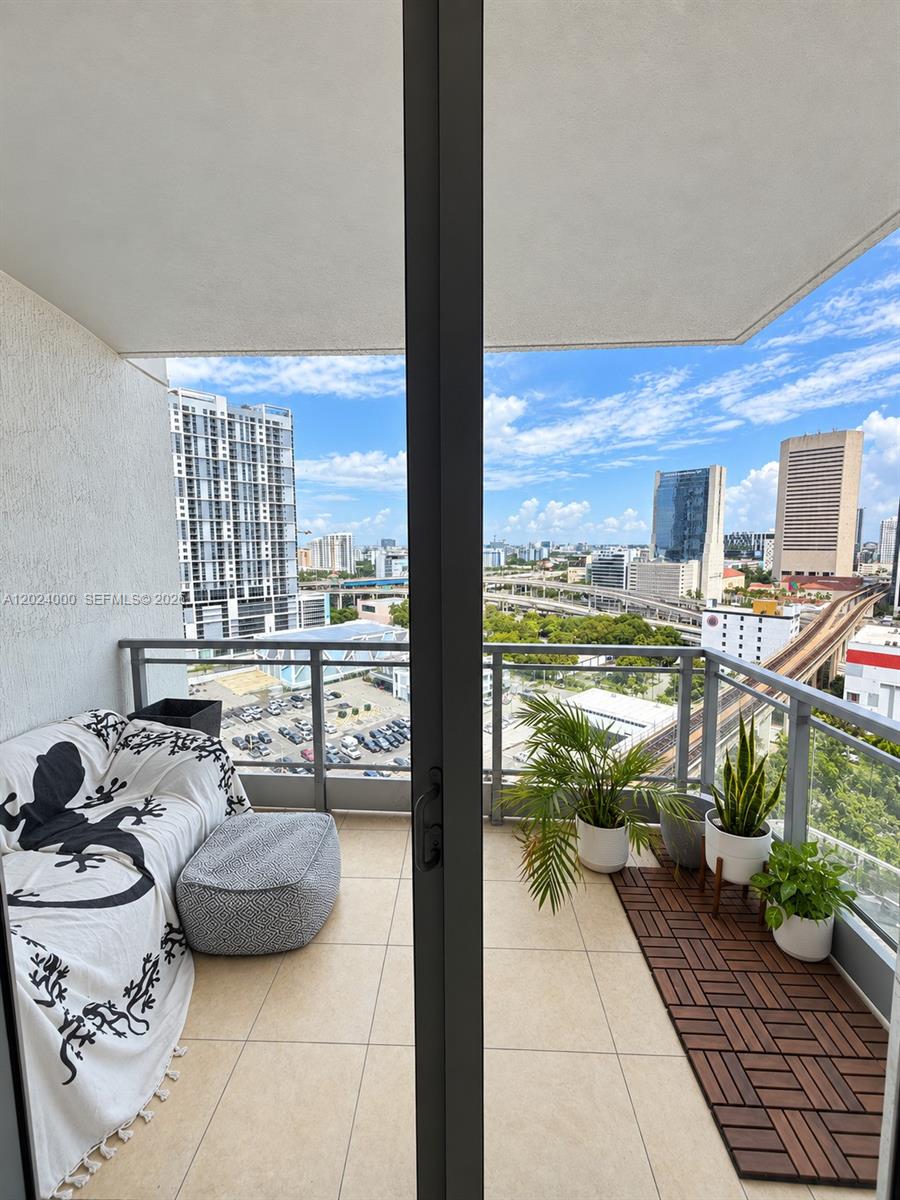 90 SW 3rd St # 1811