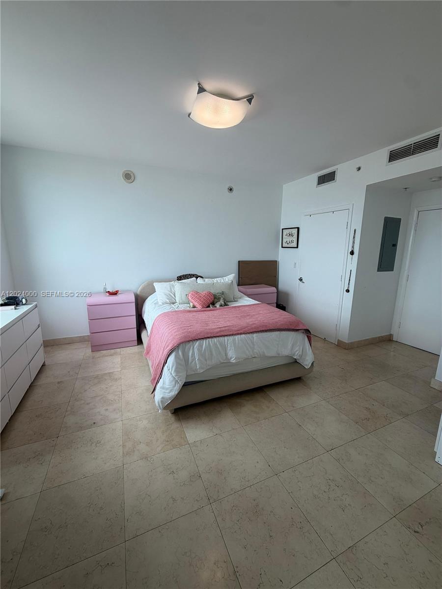 90 SW 3rd St # 1811