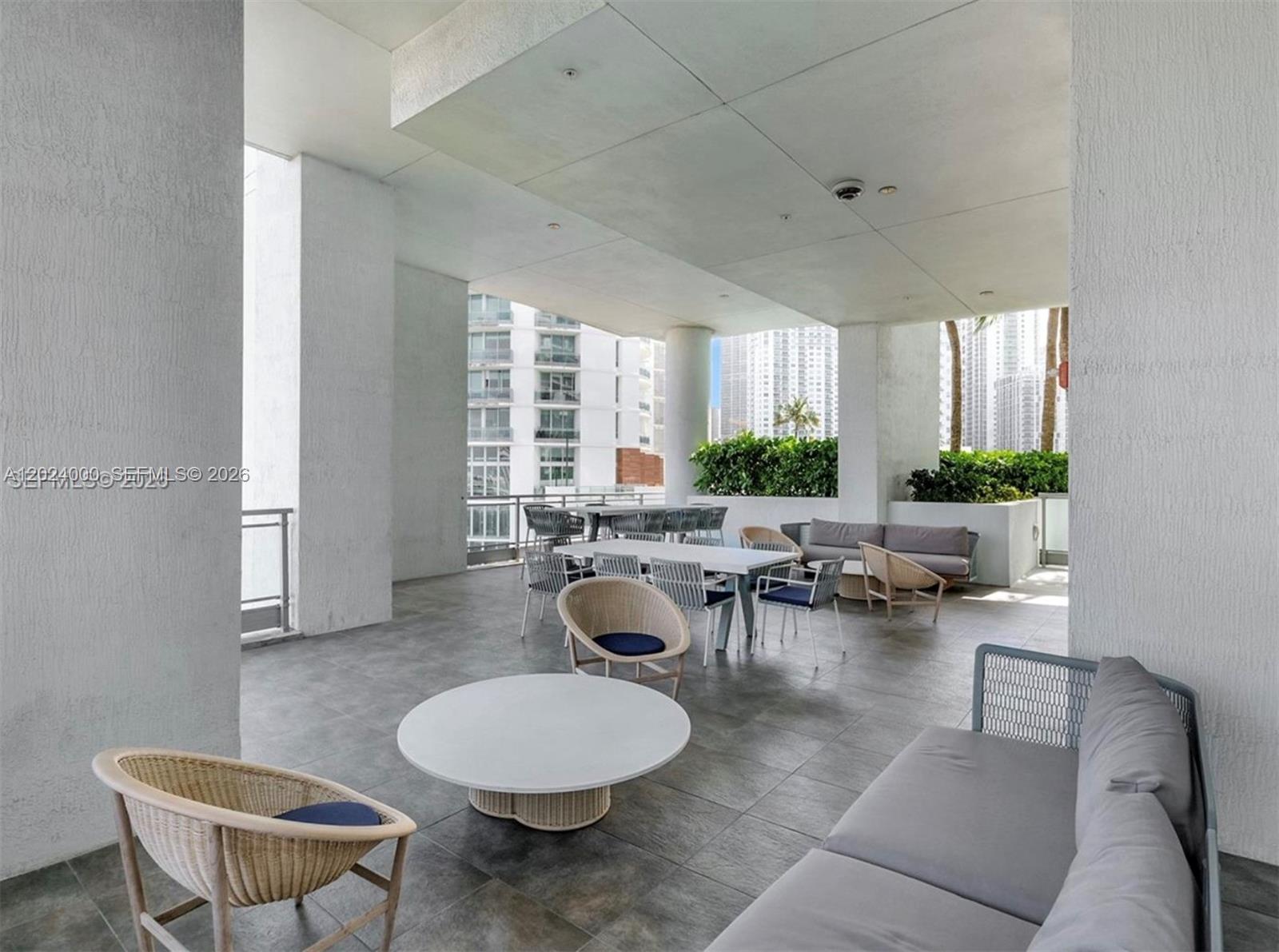 90 SW 3rd St # 1811